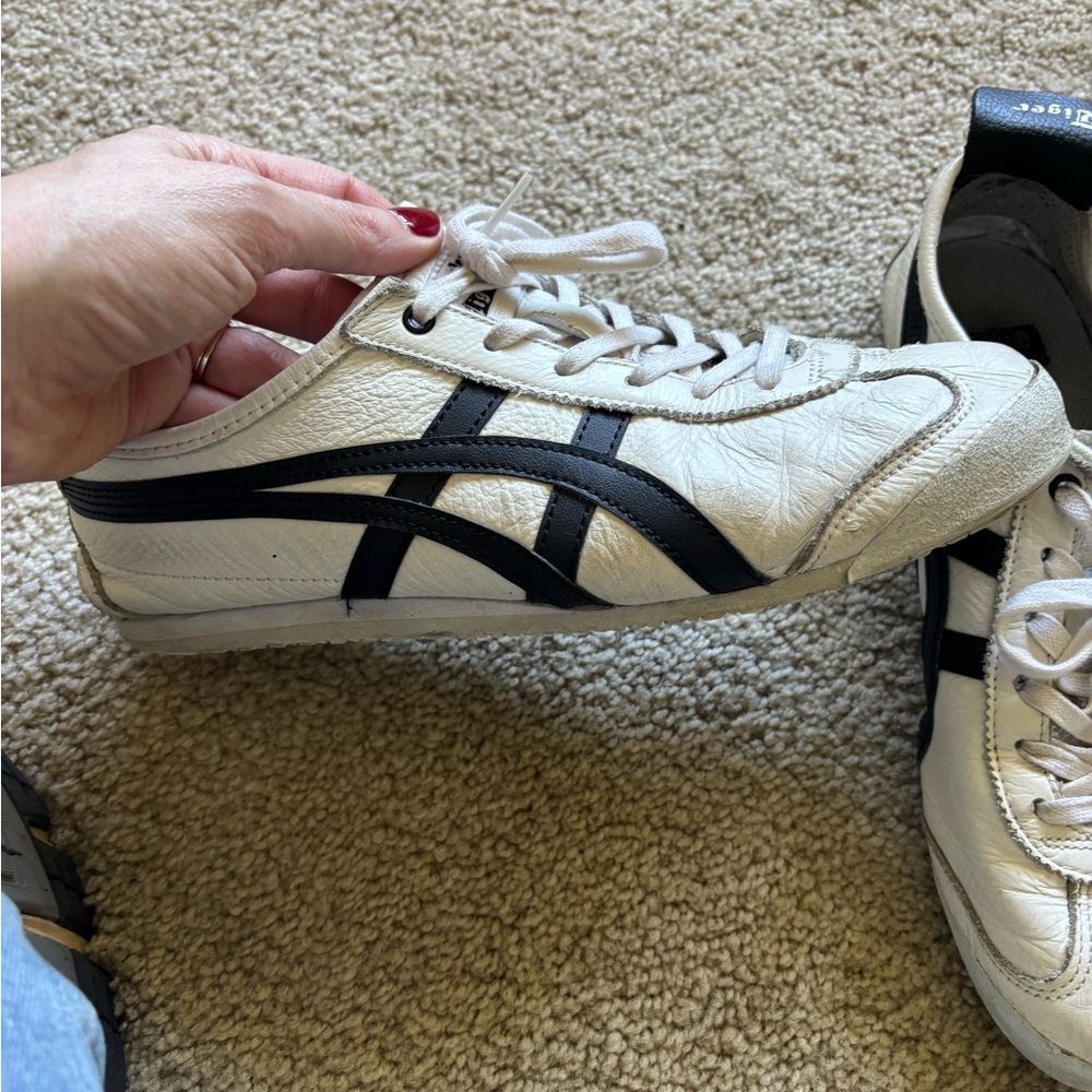 Le Tigre White and Black Sneakers